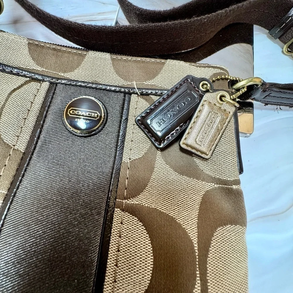 Coach Signature Brown Crossbody Swingpack Messenger Purse Canvas Lightweight Zip